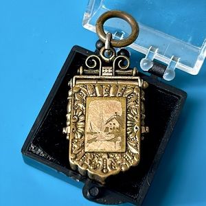 🖤Victorian antique locket pendant